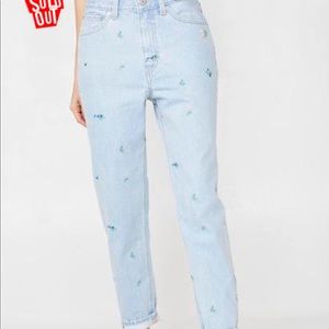 Levis embroidered mom jeans :)